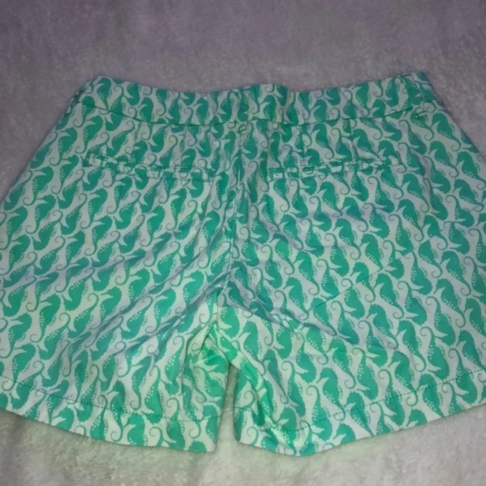 Old Navy Seahorse Print Shorts Size 4‎ Green White